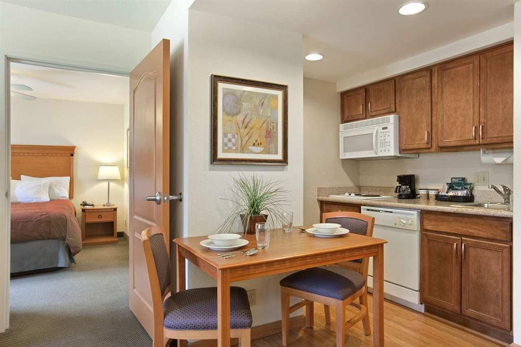 Homewood Suites By Hilton Cincinnati-Milford Номер фото